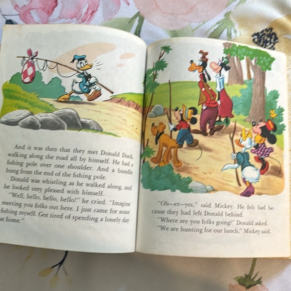 Vintage Mickey Mouse’s Picnic Book - Picture 6 of 7